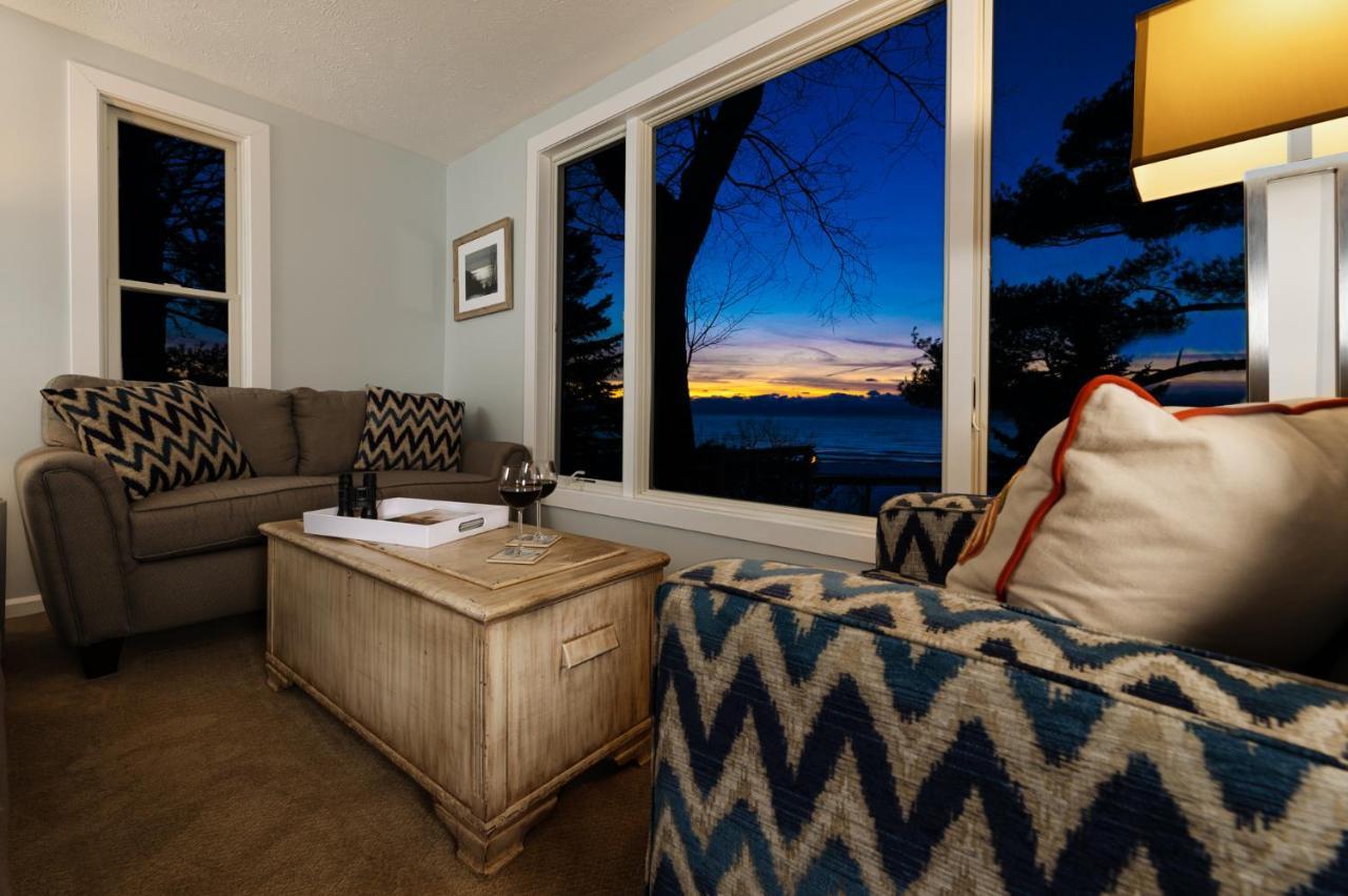 Looking Glass Beachfront Inn Grand Haven Exterior foto