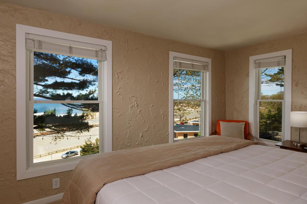 Looking Glass Beachfront Inn Grand Haven Exterior foto